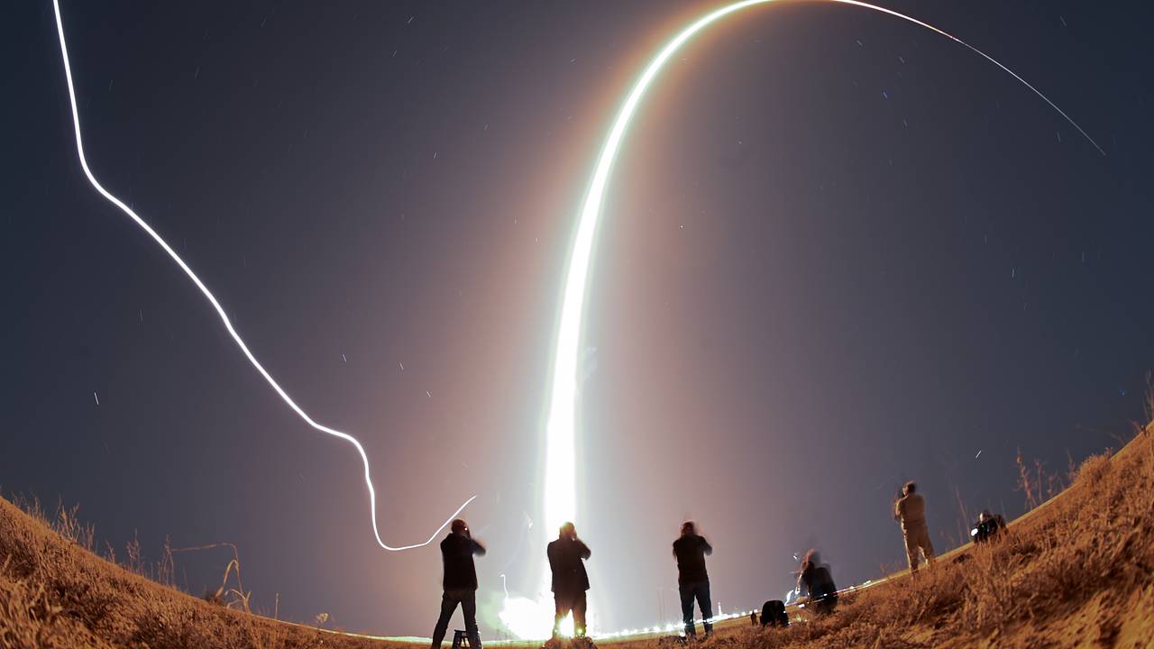 Россияне заметили в небе необычное свечение