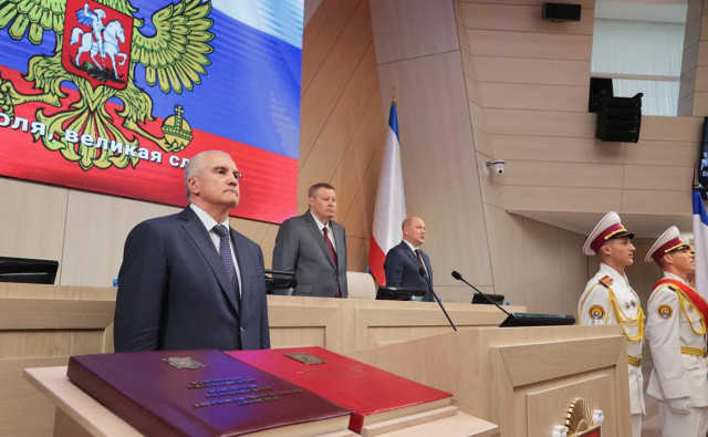 Депутаты единогласно переизбрали Аксенова главой Крыма