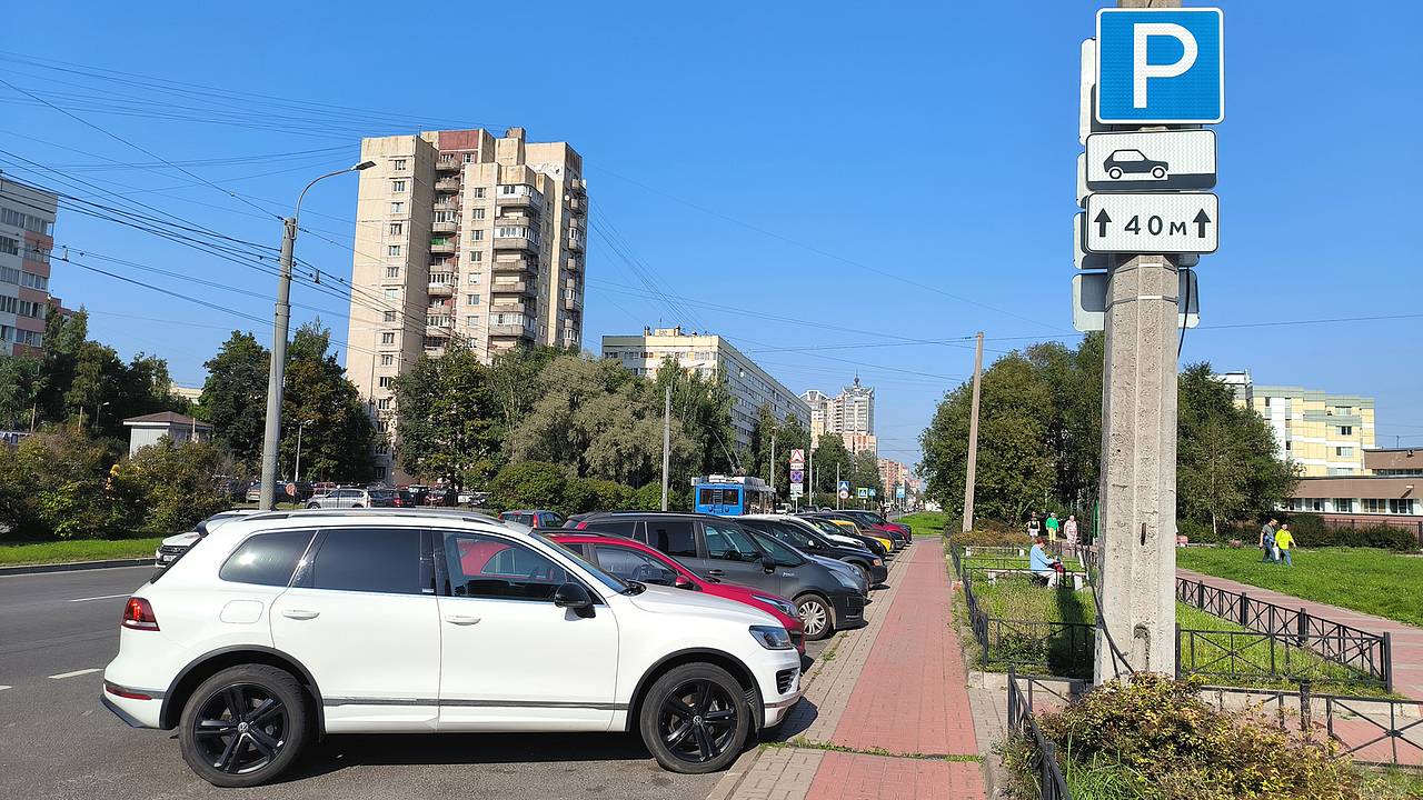 Мигрант поссорился с россиянином из-за парковки и переехал его автомобилем