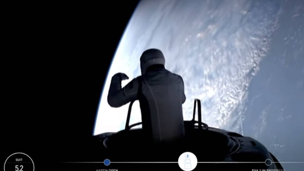 SpaceX успешно испытала скафандры для выхода в открытый космос