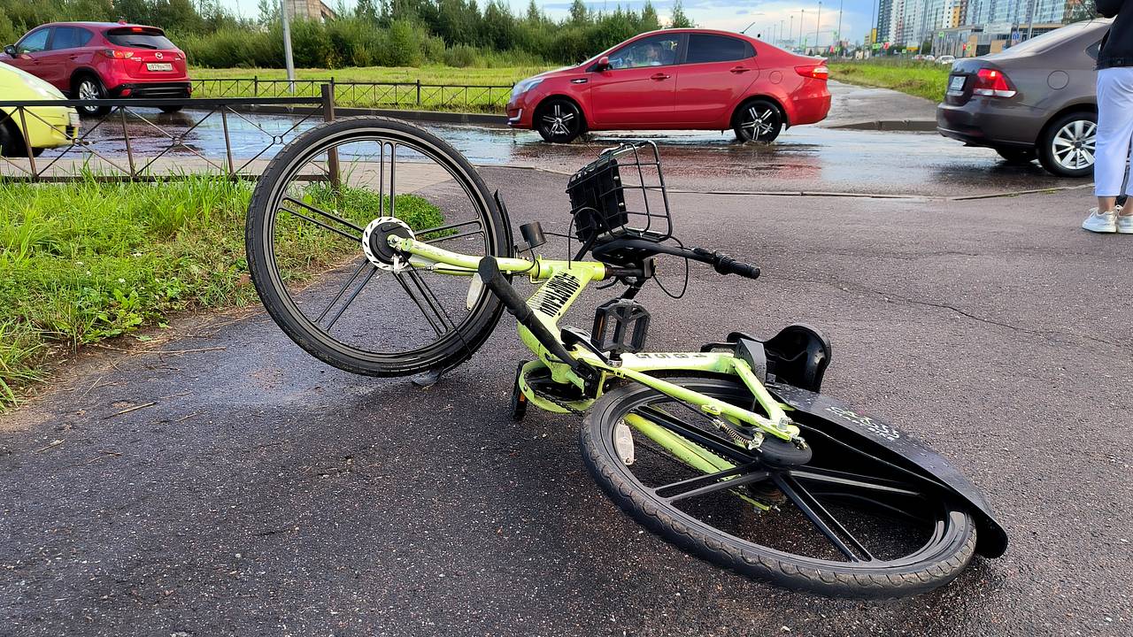 Российские полицейские вернули гражданину Индии украденный вором велосипед