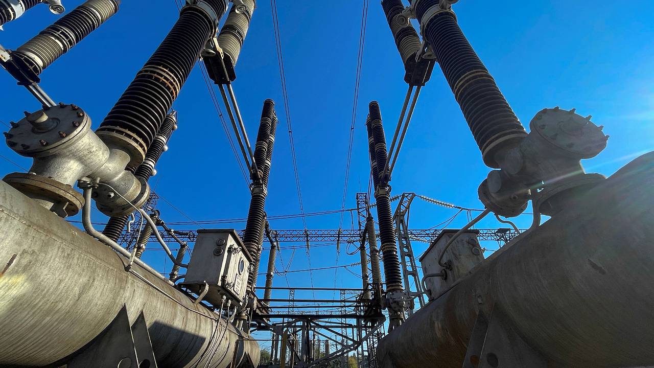 Украина привлекла аварийную энергетическую помощь второй день подряд