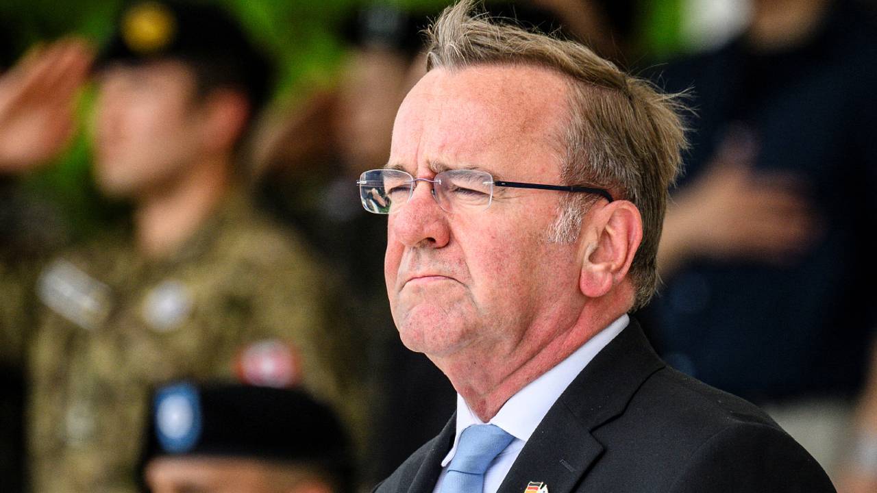 Глава Минобороны Германии высказался об ударах ВСУ дальнобойным оружием вглубь России