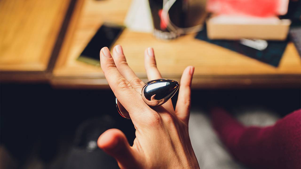 В российском городе полицейскую машину разбили секс-игрушкой