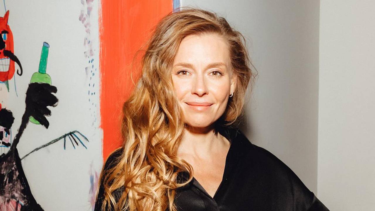 46-летняя Любовь Толкалина пришла на фестиваль в мини-платье