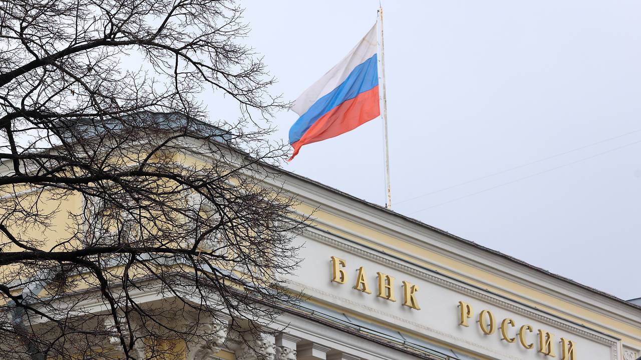 В ЦБ заявили о растущих быстрее производительности труда зарплатах россиян