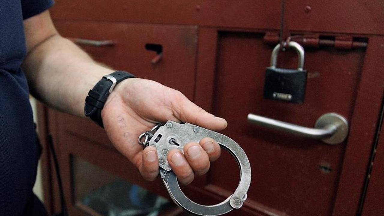 Взявшего семью в заложники россиянина арестовали