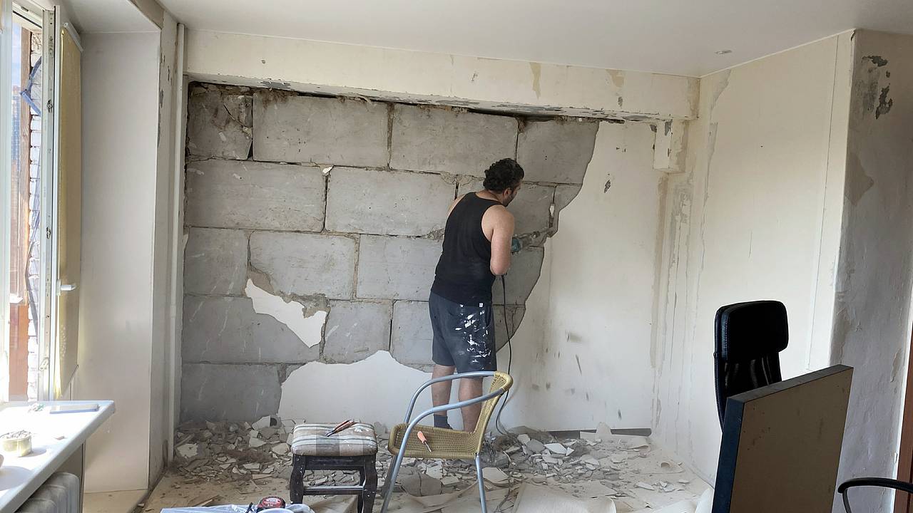 Россиянам посоветовали спросить разрешения у соседей перед ремонтом