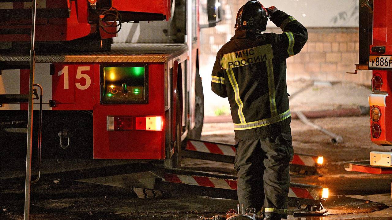 Мощный пожар вспыхнул на производстве в Подмосковье