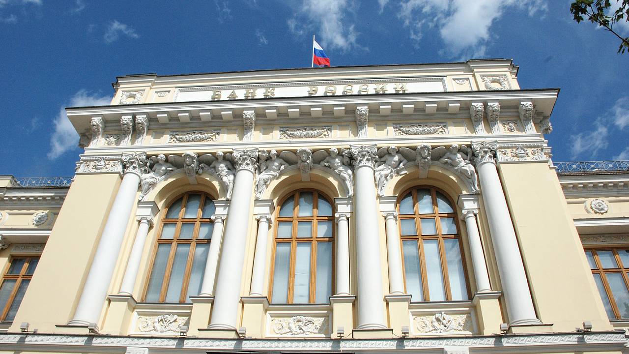 Российским «дочкам» иностранных банков запретили препятствовать переводам в валюте