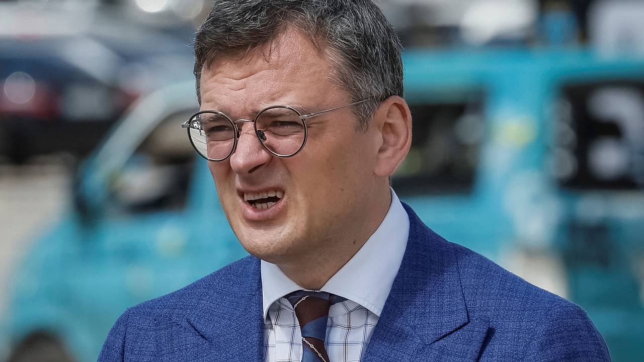 Главу МИД Украины уволили, потому что он раздражал руководителя Офиса Зеленского. Что известно об их конфликте?