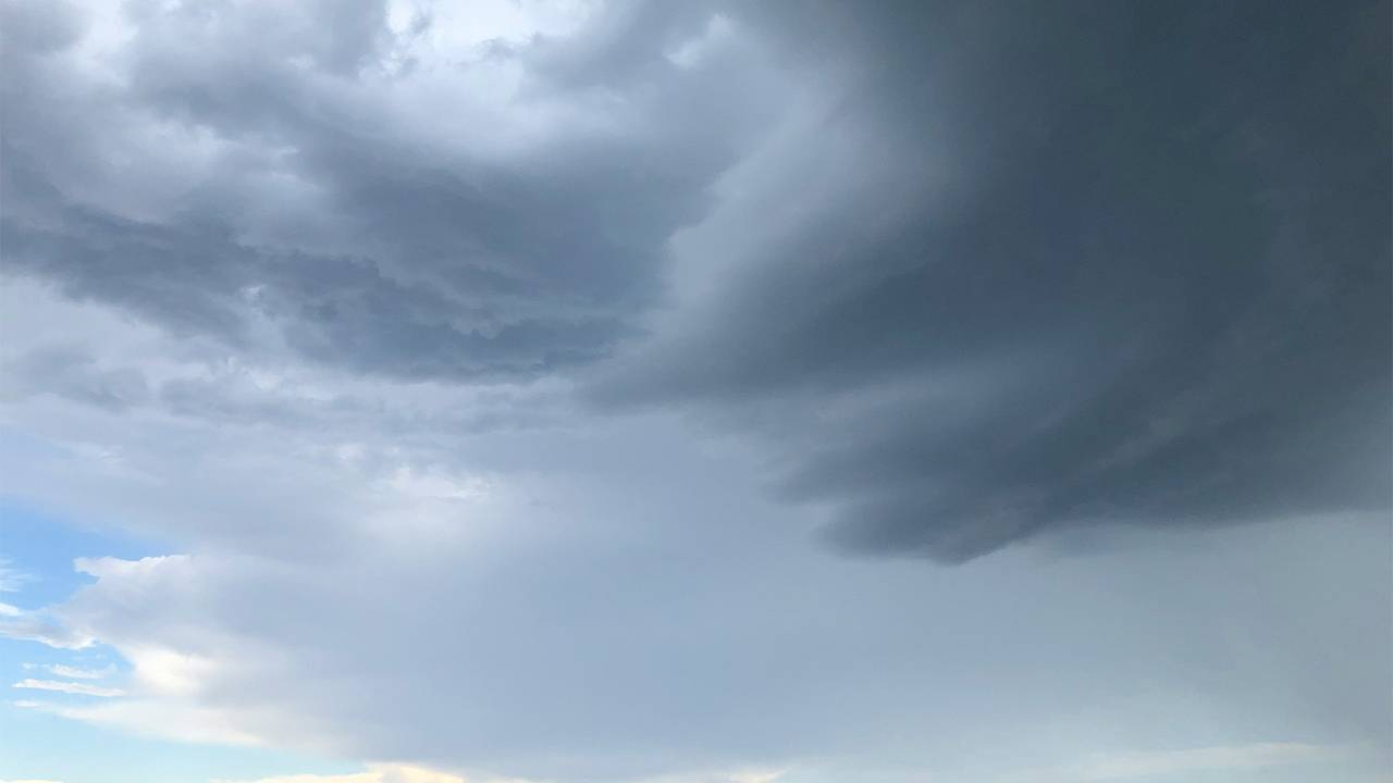 Жителей российского региона предупредили о смерчах