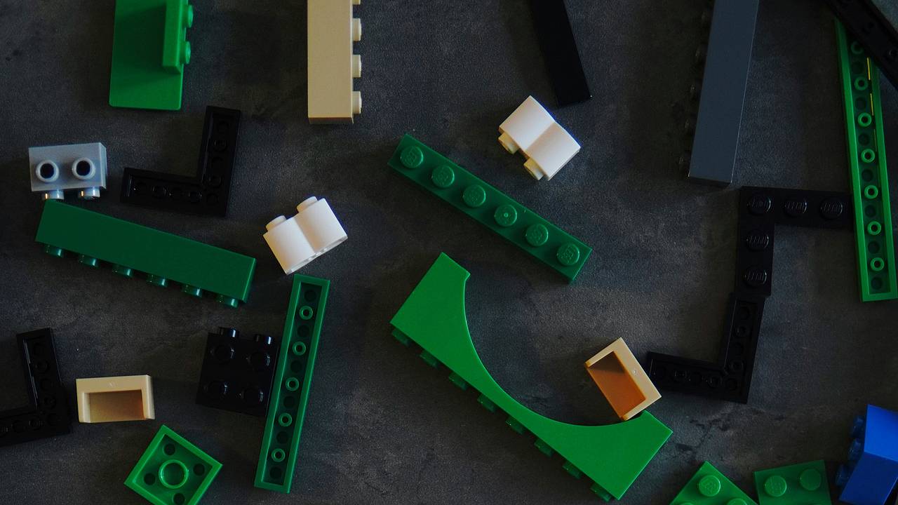 Мужчина вытащил из носа пролежавшую там 26 лет деталь Lego
