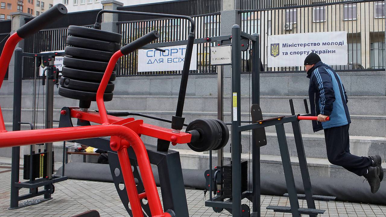 На Украине военкомы провели рейд по ресторанам и спортзалам