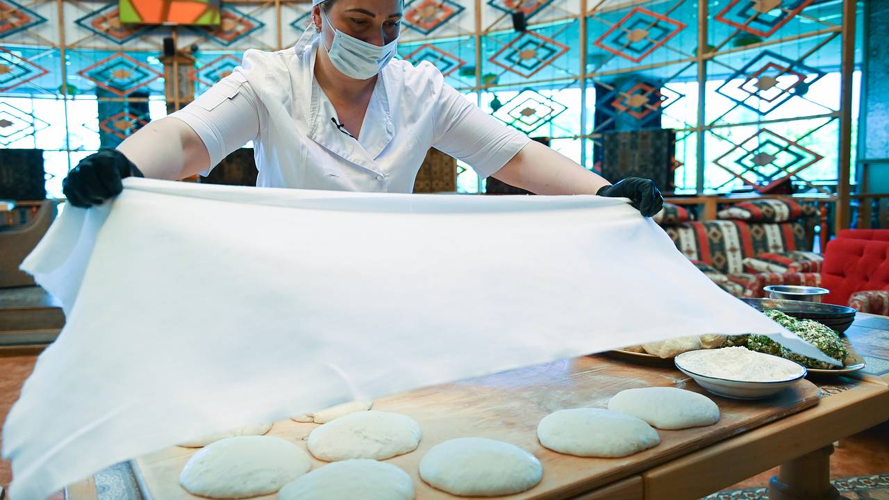 Осетины призвали петербургскую фирму снять с продажи пироги со свининой