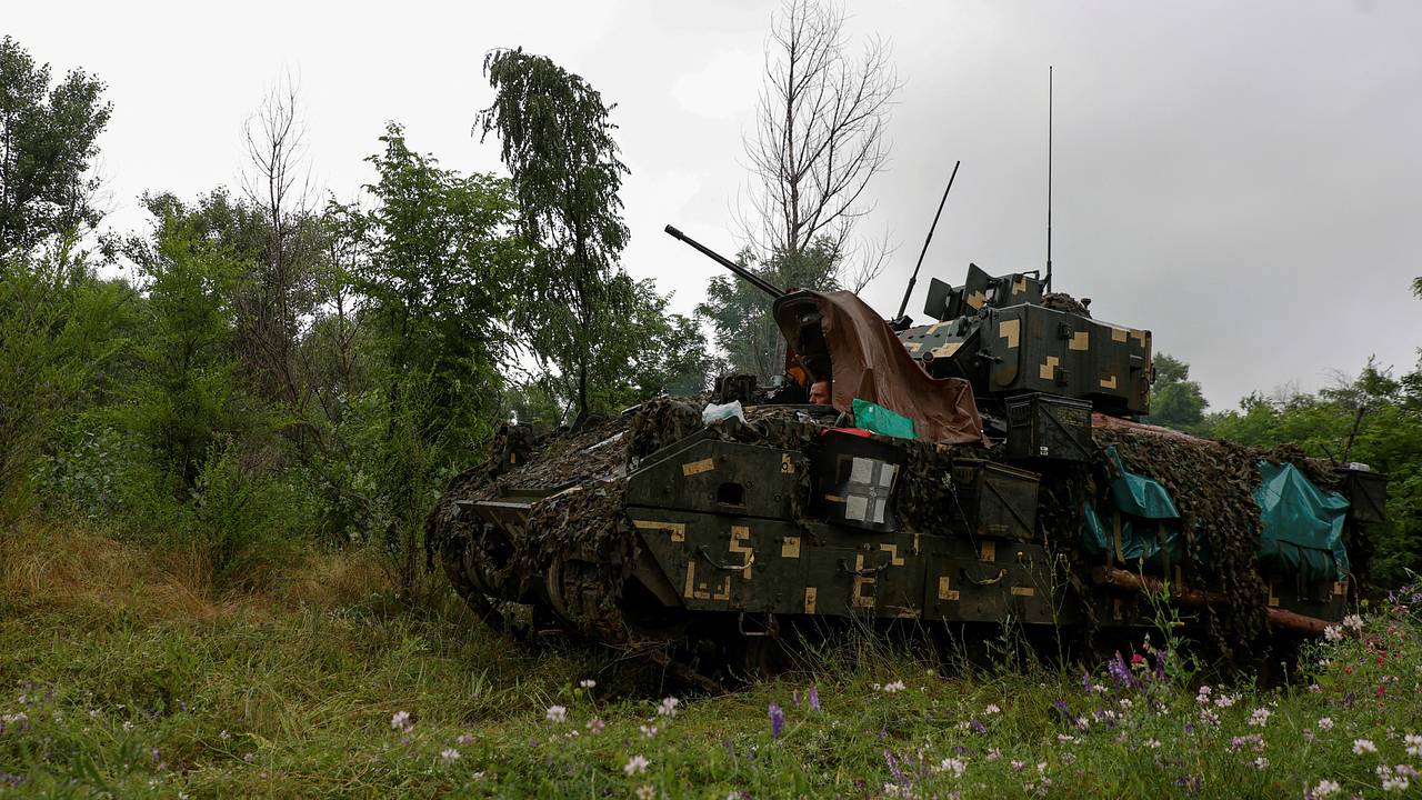 Американцы забыли карту военной базы в отправленной на Украину БМП