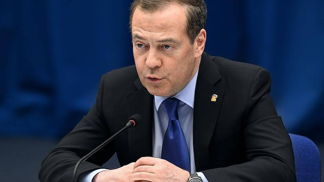 Медведев заявил об ошибке Запада в вопросе ударов по территории России