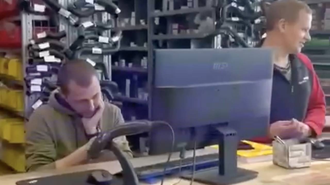 Директор магазина попал под проверку ФСБ из-за шутки. Его сотрудников заподозрили в финансировании ВСУ