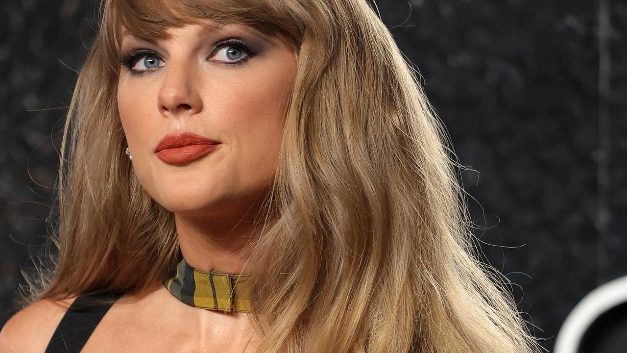 В США не заметили изменения поддержки демократки Харрис от певицы Тейлор Свифт