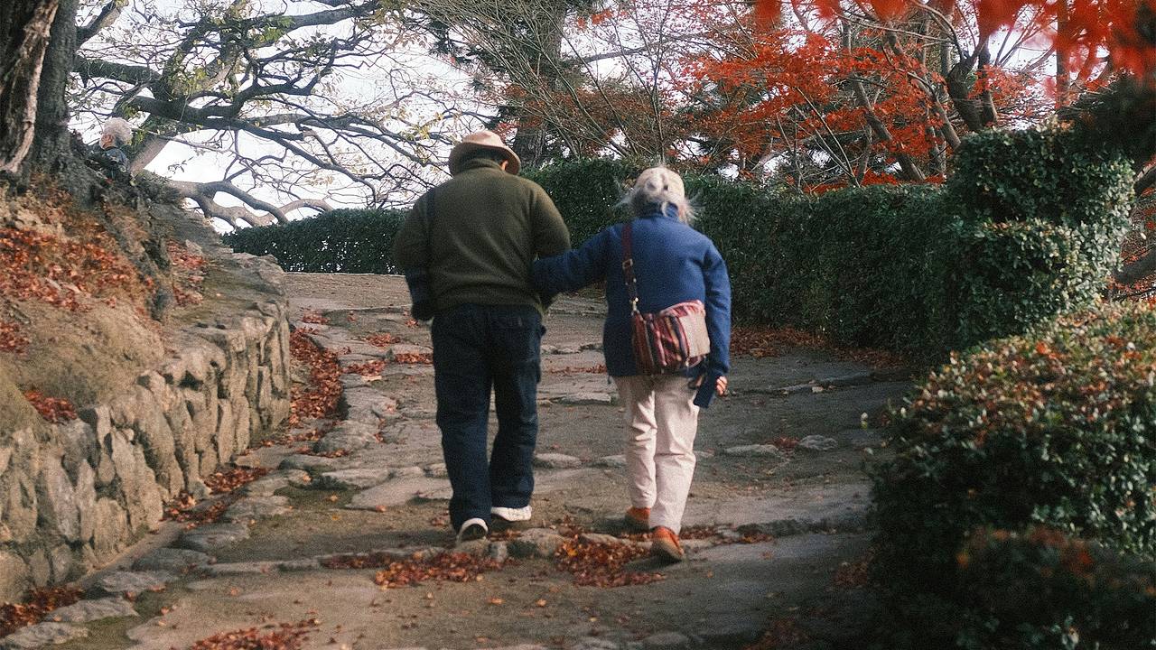 Встречающийся с двумя женщинами одновременно 60-летний мужчина пожаловался на трудности