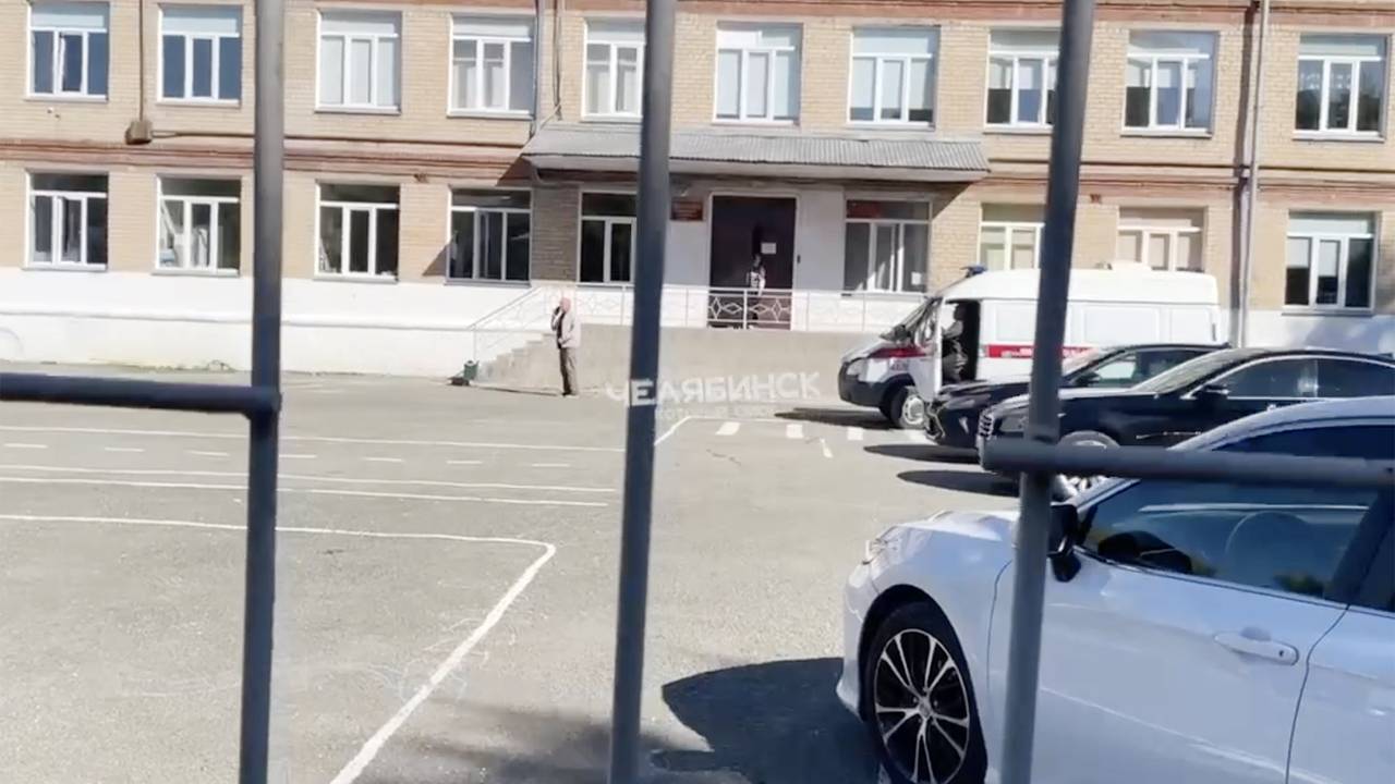 Напавшего на российскую школу с молотком ученика забрали в психиатрическую клинику