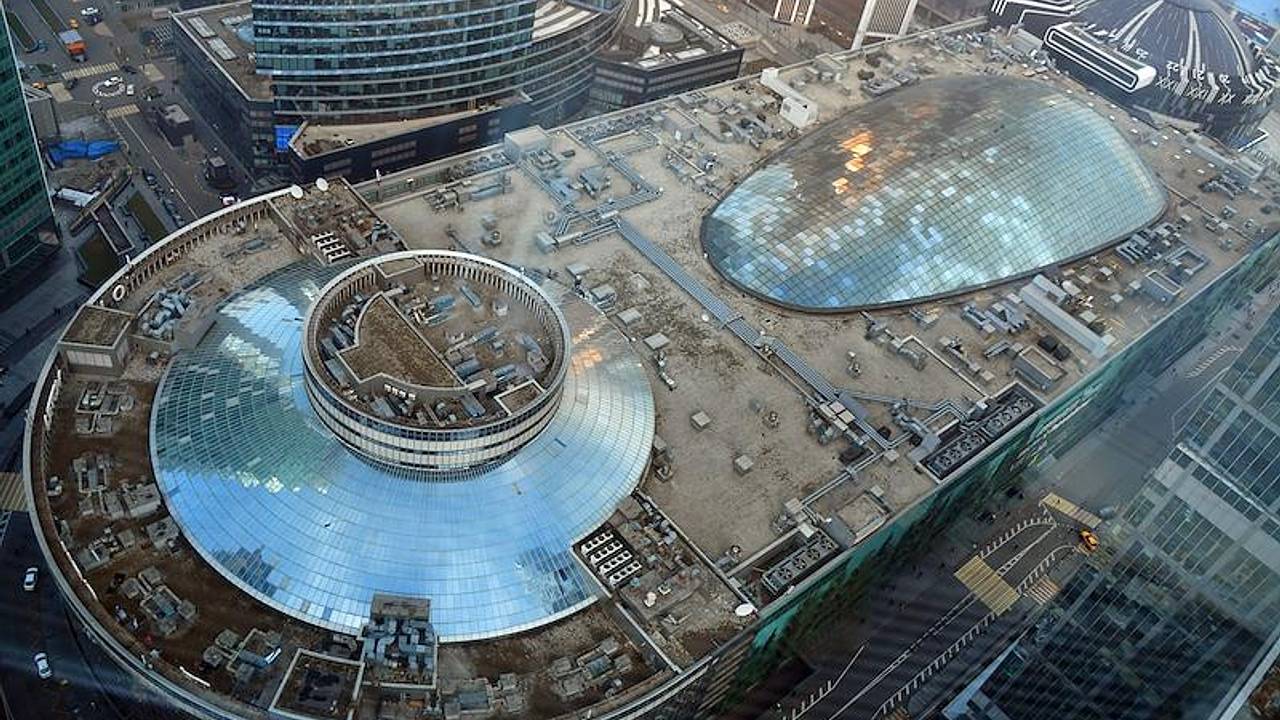 Лифт с людьми сорвался и упал в шахту в московском ТЦ