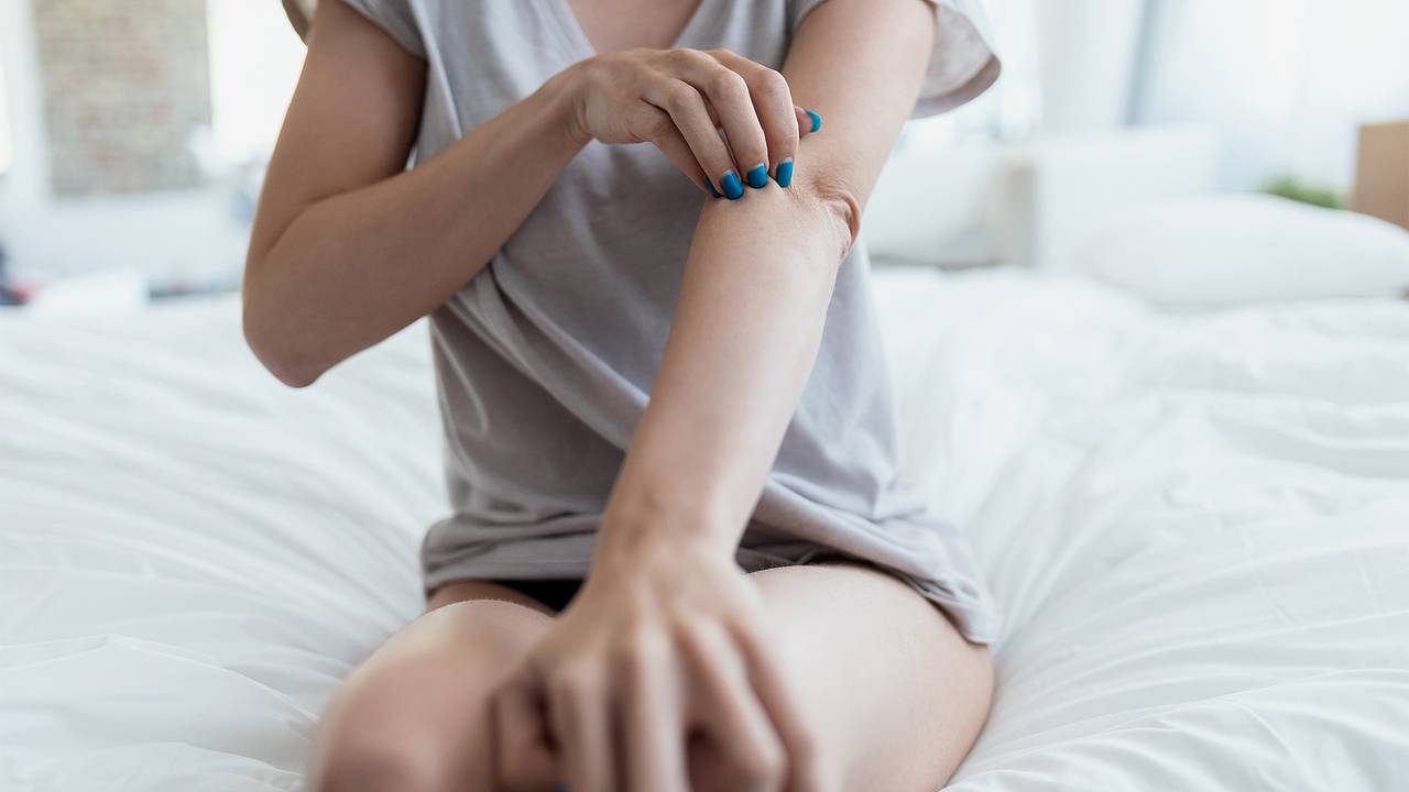 Любителей косметики с ретинолом предупредили об опасном побочном эффекте