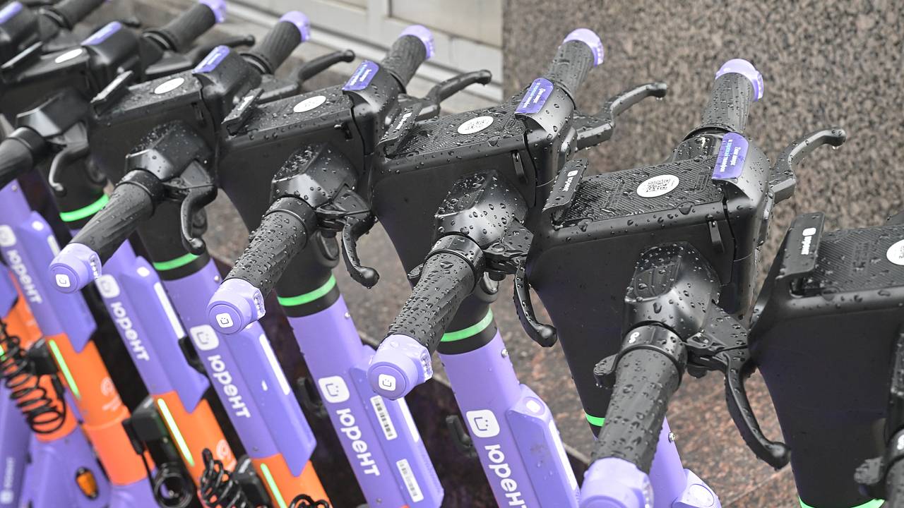 В Москве самокатчика оштрафовали на 100 тысяч рублей