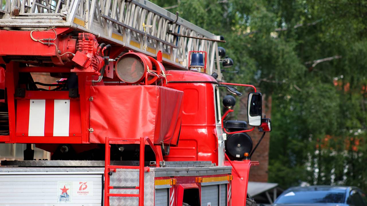 Десятки пациентов дома престарелых эвакуировали в ЛНР из-за природного пожара
