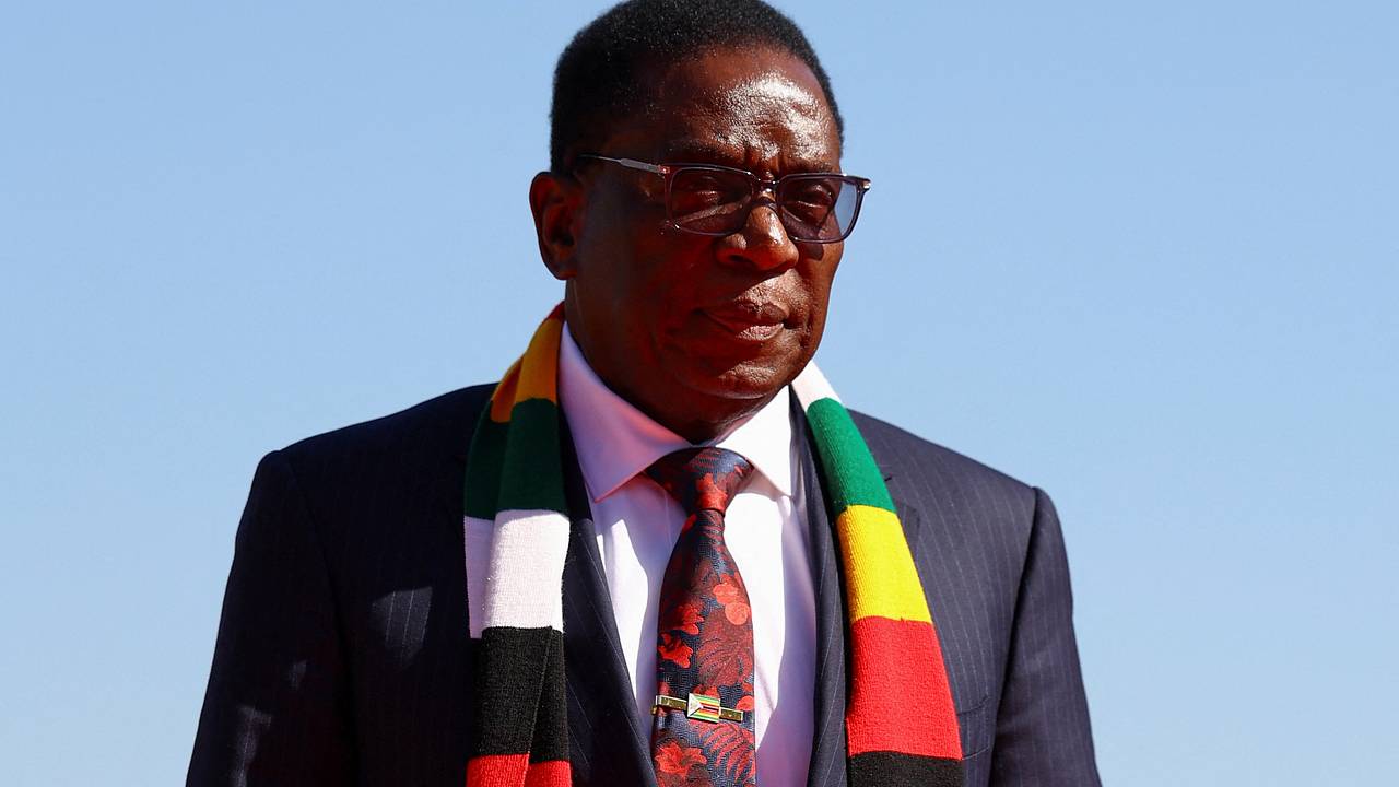 В Зимбабве разбился вертолет президента страны