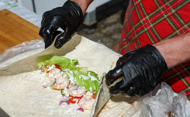 В Подмосковье мигрантам запретят готовить уличную еду