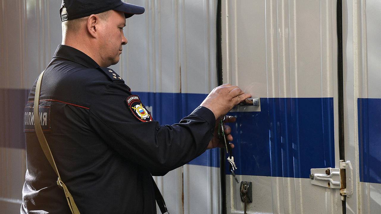 Двух россиян лишили свободы почти на 20 лет за производство 11 килограммов мефедрона