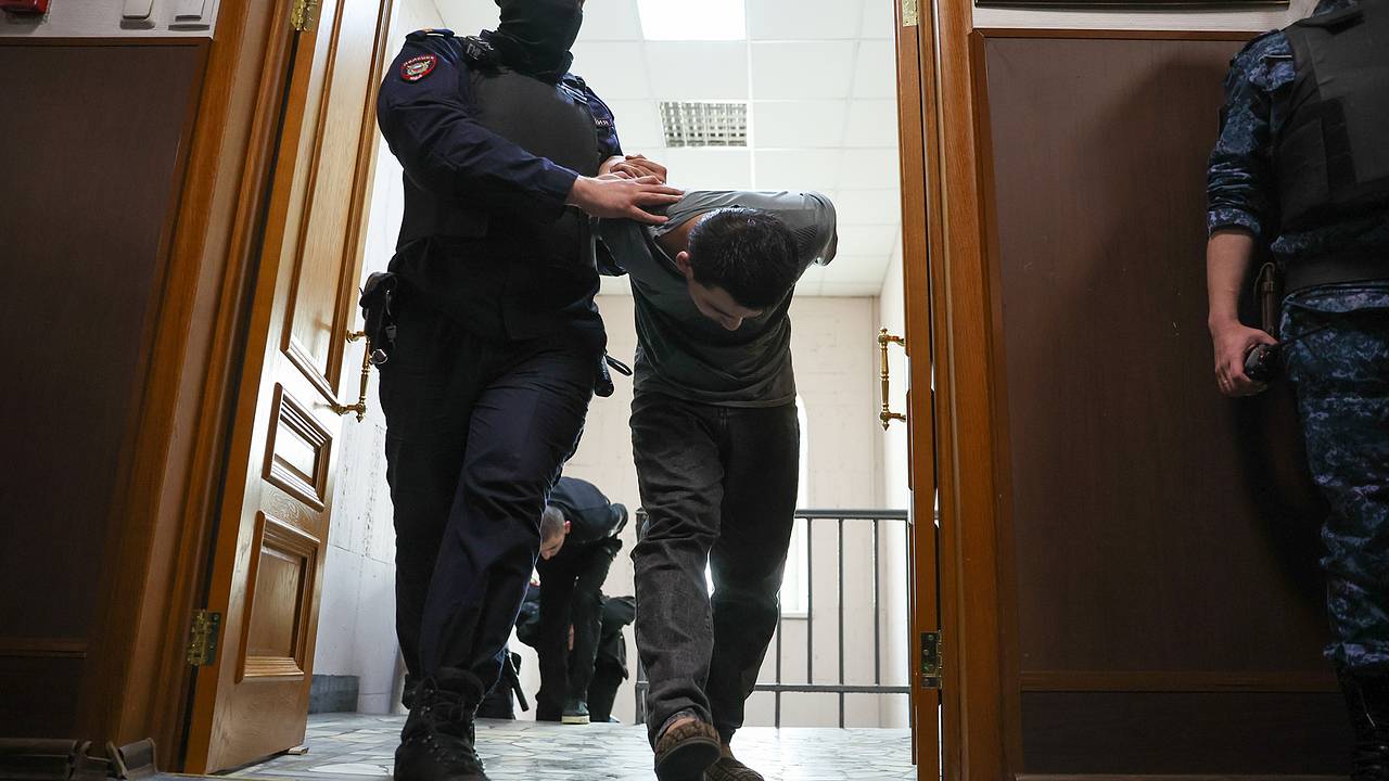 Госдума проголосовала за проект об отправке на военную службу обвиняемых