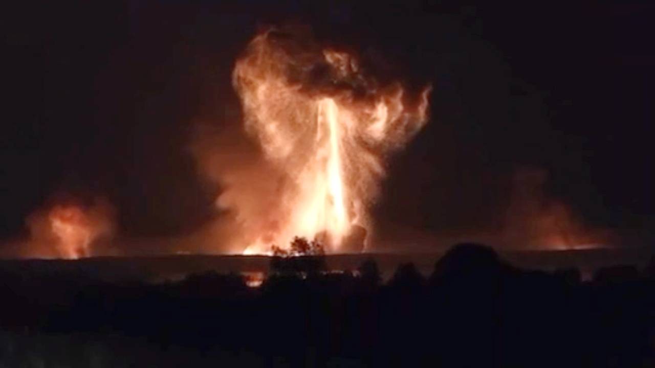 Огромный огненный гриб после атаки ВСУ на Тверскую область сняли на видео