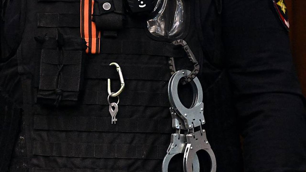 Попытавшихся подорвать машину сотрудника УФСБ России в Крыму россиян осудили