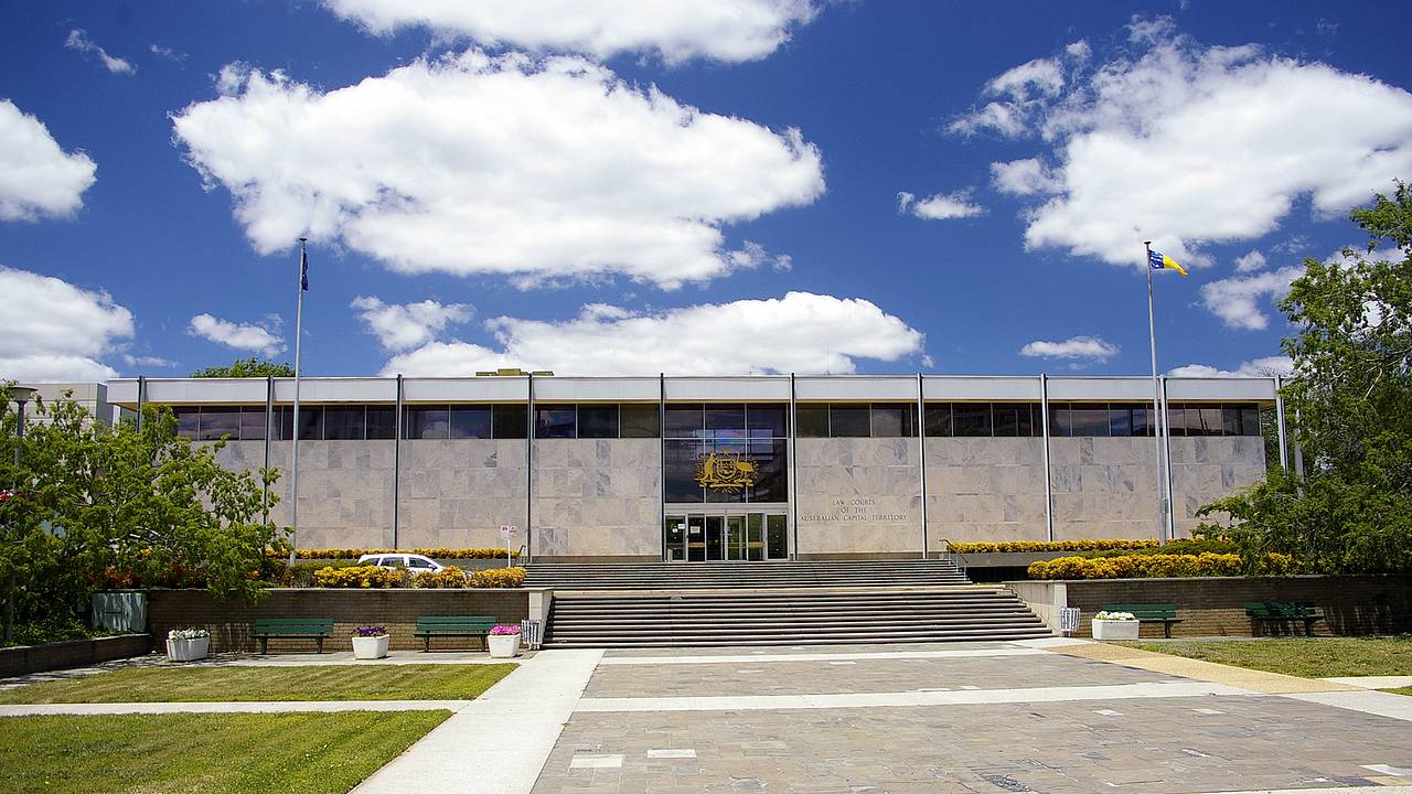 Учительница занялась сексом с 15-летним подростком