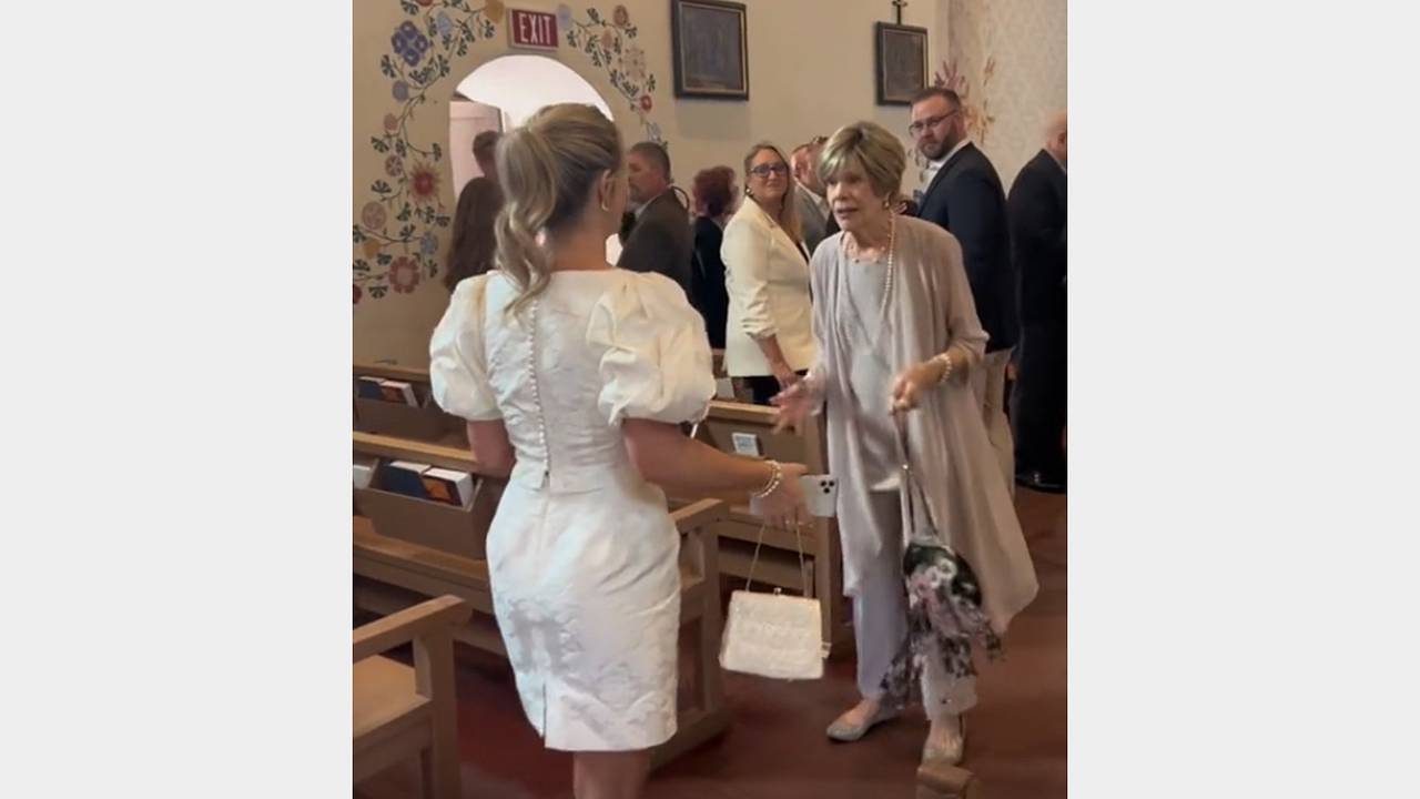Внучка перешила бабушкино свадебное платье и расстроила пользователей сети
