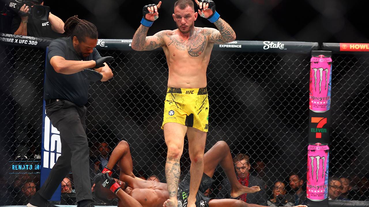Боец UFC нецензурно оскорбил Макрона после победы на турнире в Париже