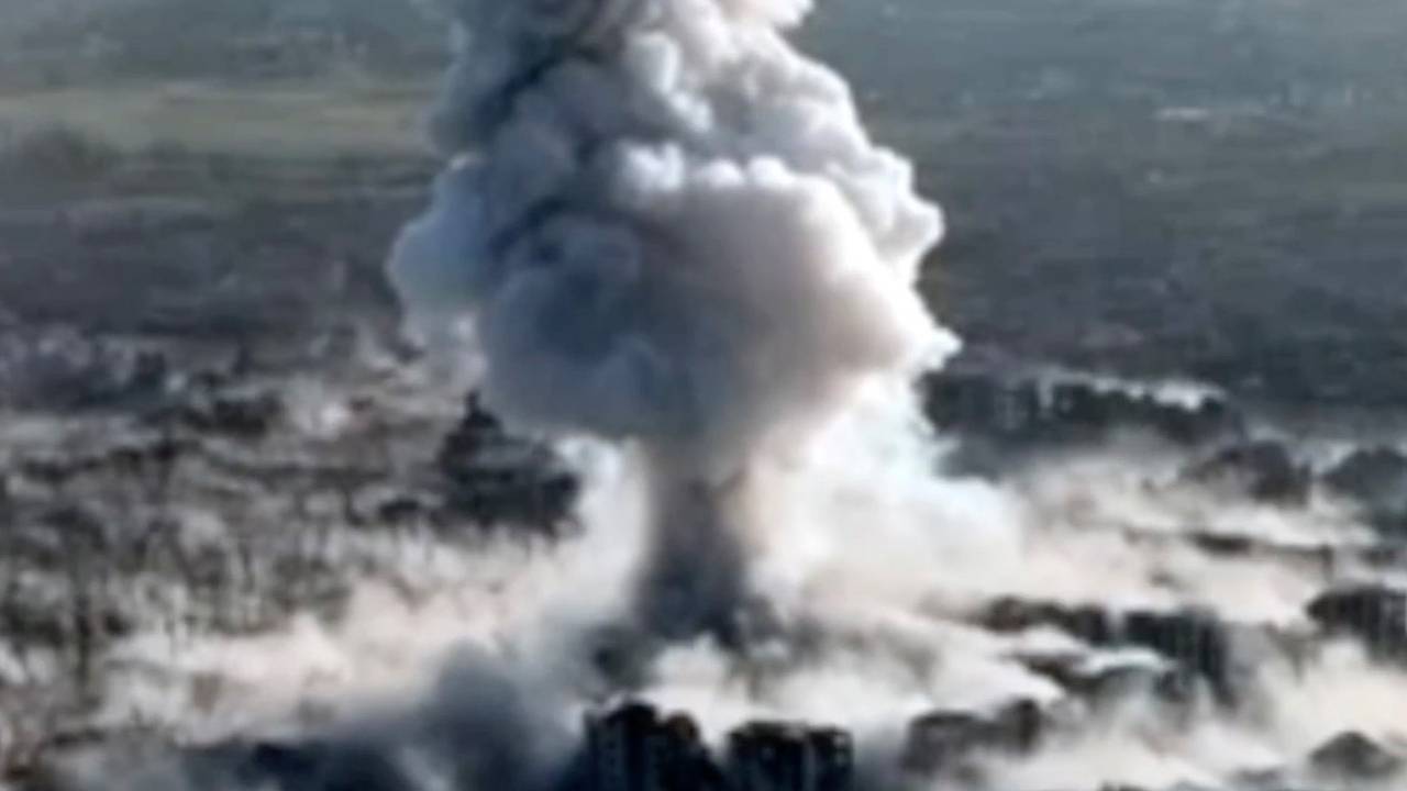 Российские военкоры заявили об ударе по ВСУ сверхсекретным боеприпасом. Его называют «папой всех бомб»