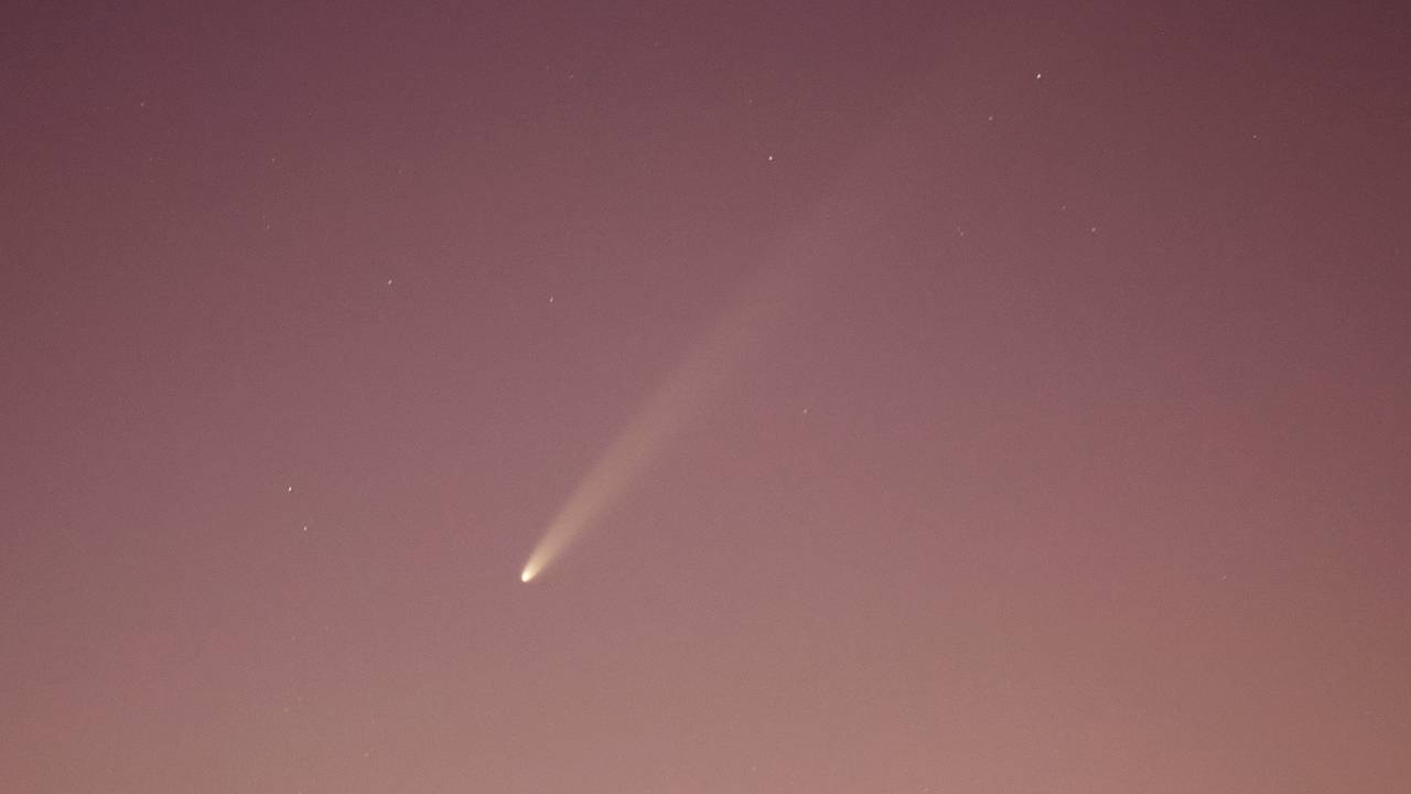 Россияне смогут увидеть самую яркую комету за последние три десятилетия
