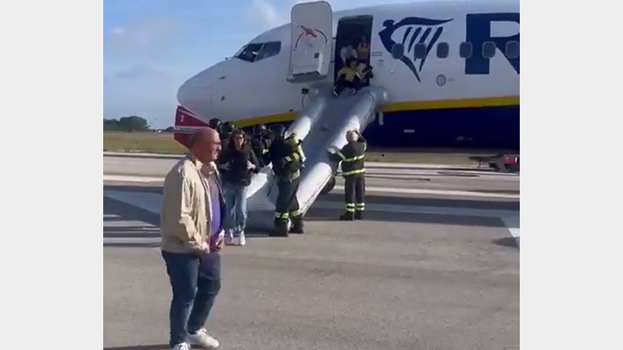 Самолет с пассажирами на борту загорелся в аэропорту Европы