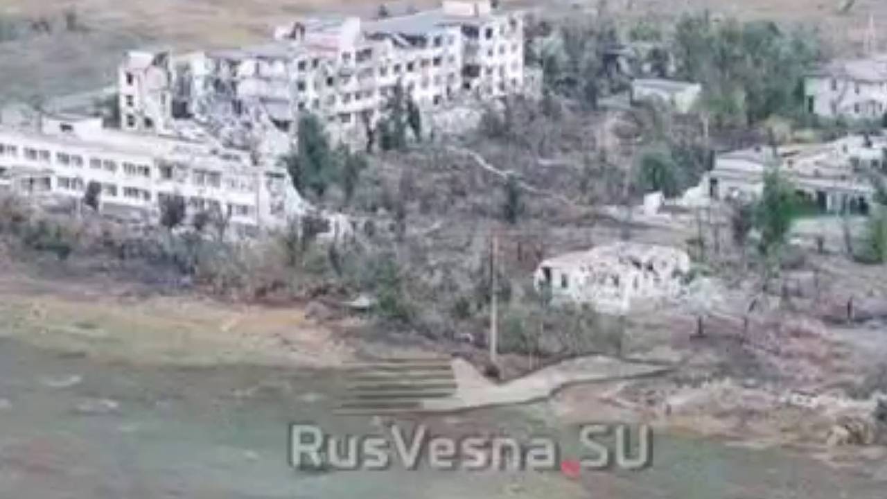 Опубликованы первые панорамные кадры Угледара спустя годы боев. Что происходит в городе после отхода ВСУ?