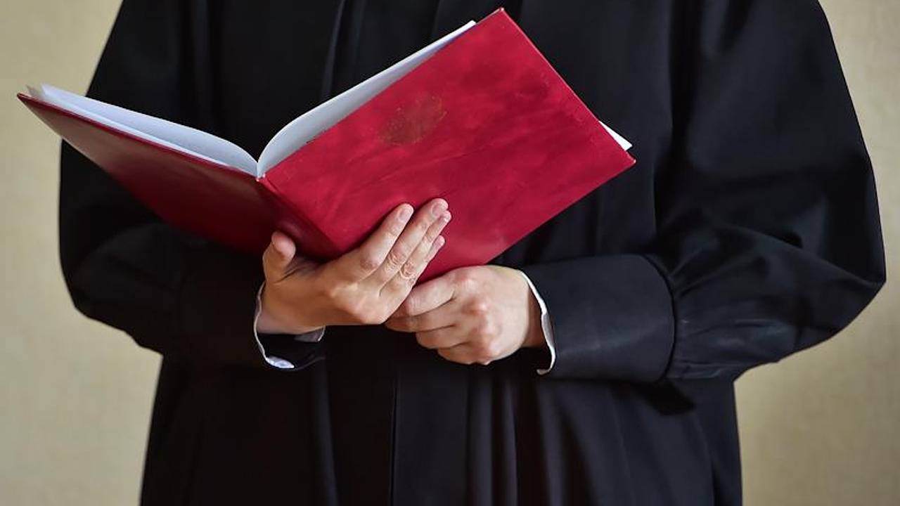 Россиянина оштрафовали за призывы к свержению действующей власти в комментариях чата