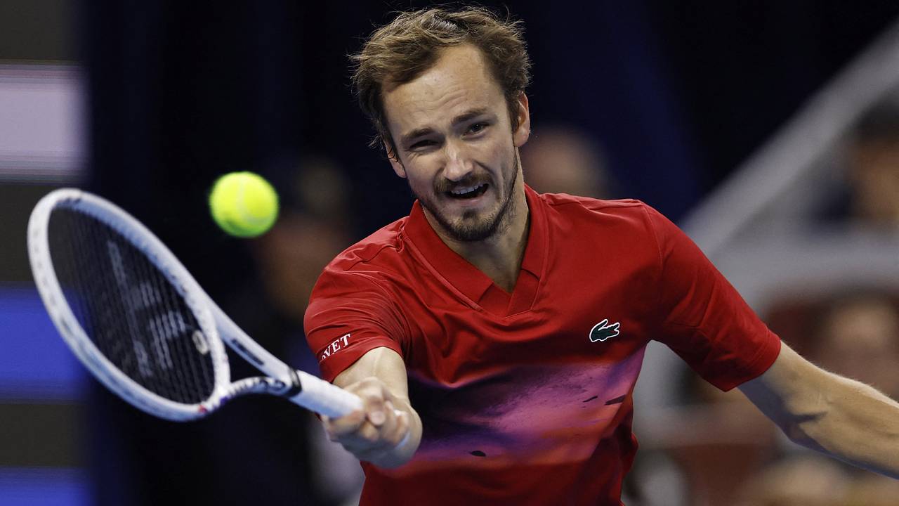 Медведев вышел в 1/8 финала турнира ATP в Шанхае