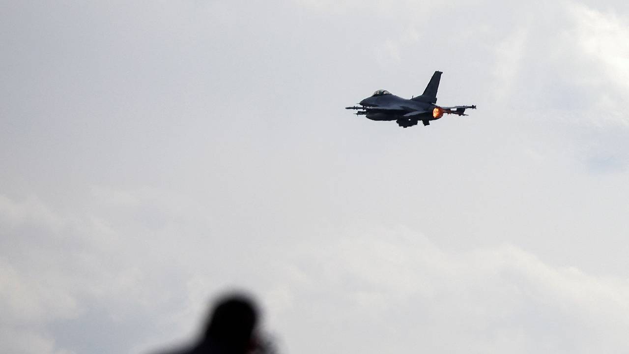Нидерланды подтвердили поставку первых F-16 Украине. Амстердам разрешил атаковать истребителями территорию России