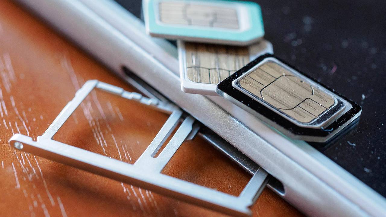 Россиян предупредили о предлагающих подарочные SIM-карты мошенниках