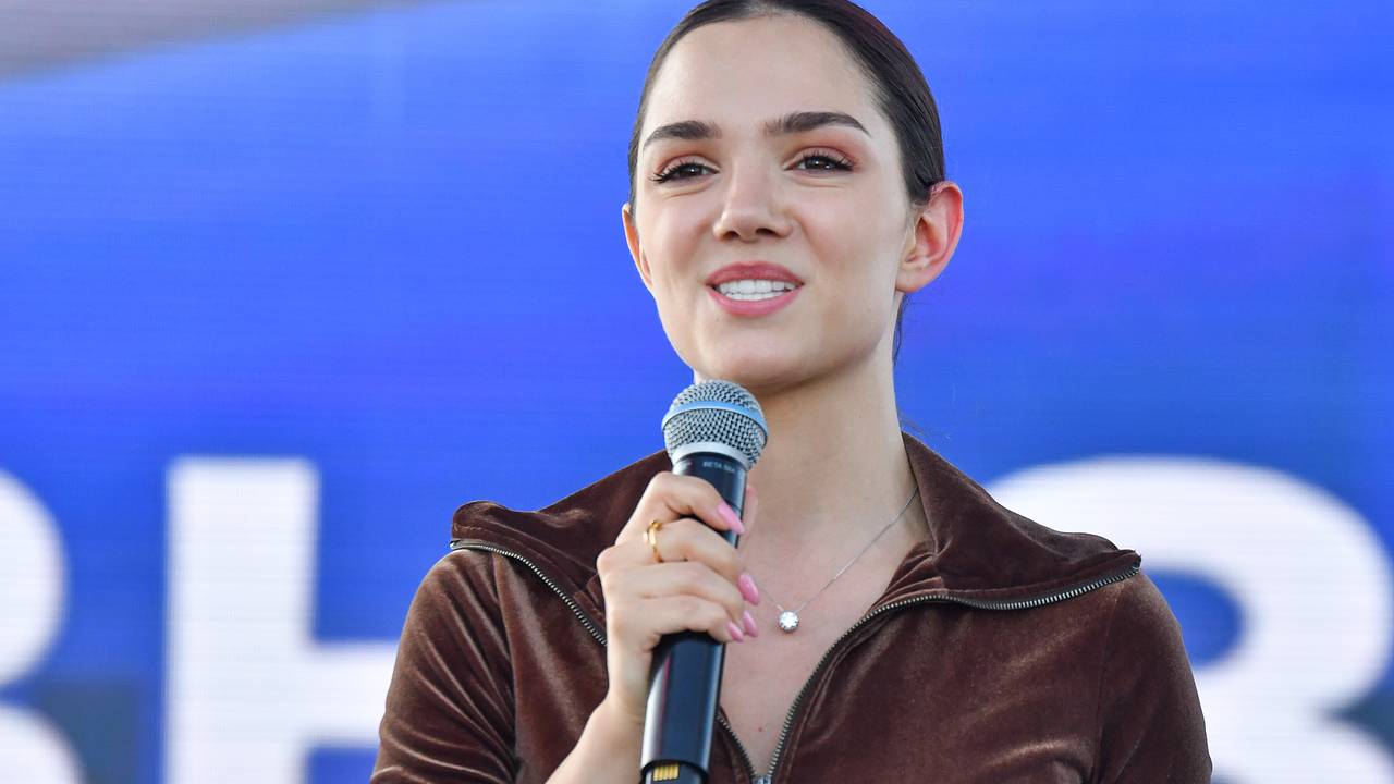 Медведева одной фразой ответила на вопрос о соперничестве с Загитовой