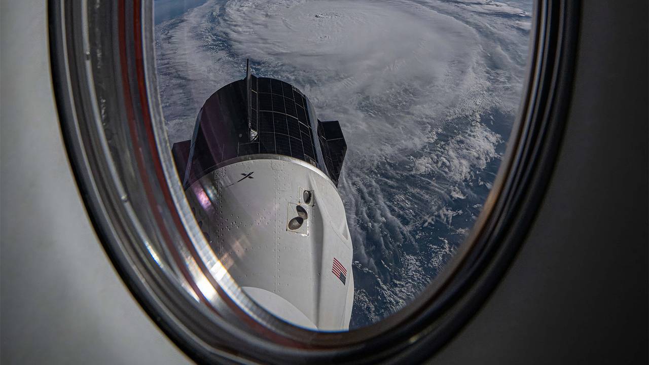 Расстыковку корабля Crew Dragon от МКС вновь отложили