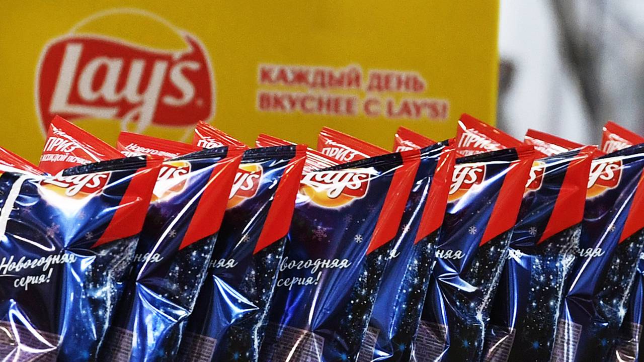 В российский магазин в коробке с чипсами приехали трое котят