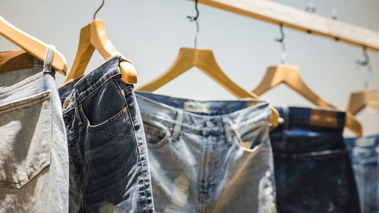 Стилисты дали советы по подбору джинсов для каждого типа фигуры